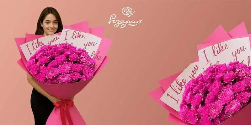 Букет гигант из ярко-розовых хризантем, фронтальный вид, в руках у девушки